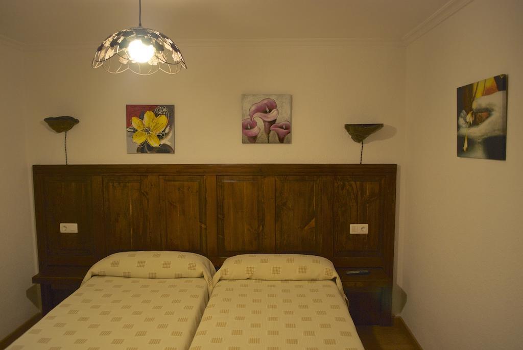 Hostal Monte Rio Hotel Trescares Kamer foto