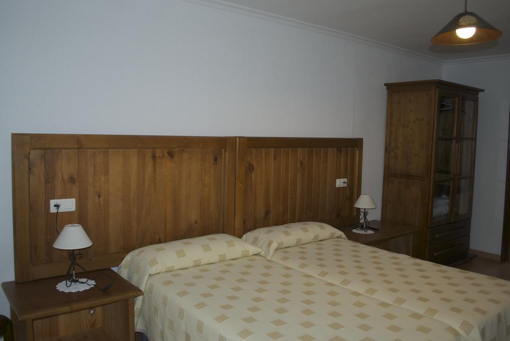 Hostal Monte Rio Hotel Trescares Kamer foto