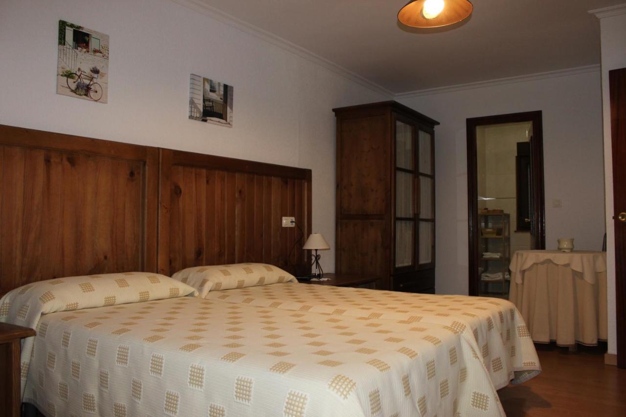 Hostal Monte Rio Hotel Trescares Buitenkant foto